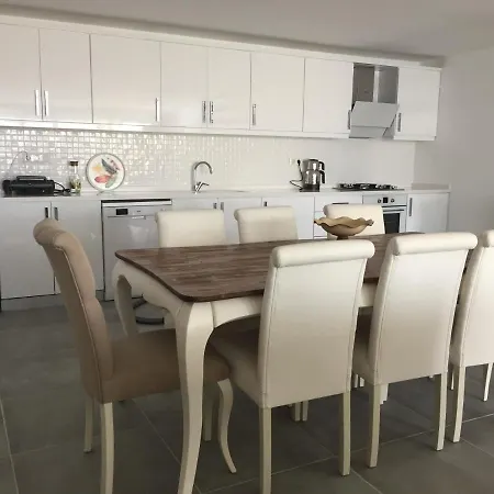 Deniz Manzarali Mustakil Havuzlu Vila *
