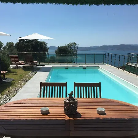 Deniz Manzarali Mustakil Havuzlu